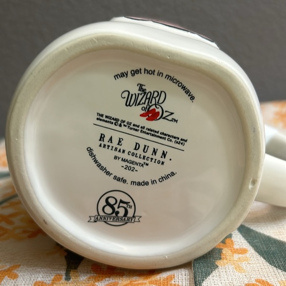 “Wizard of Oz” 85th Anniversary “Glinda the good witch “ mug - Picture 4 of 6